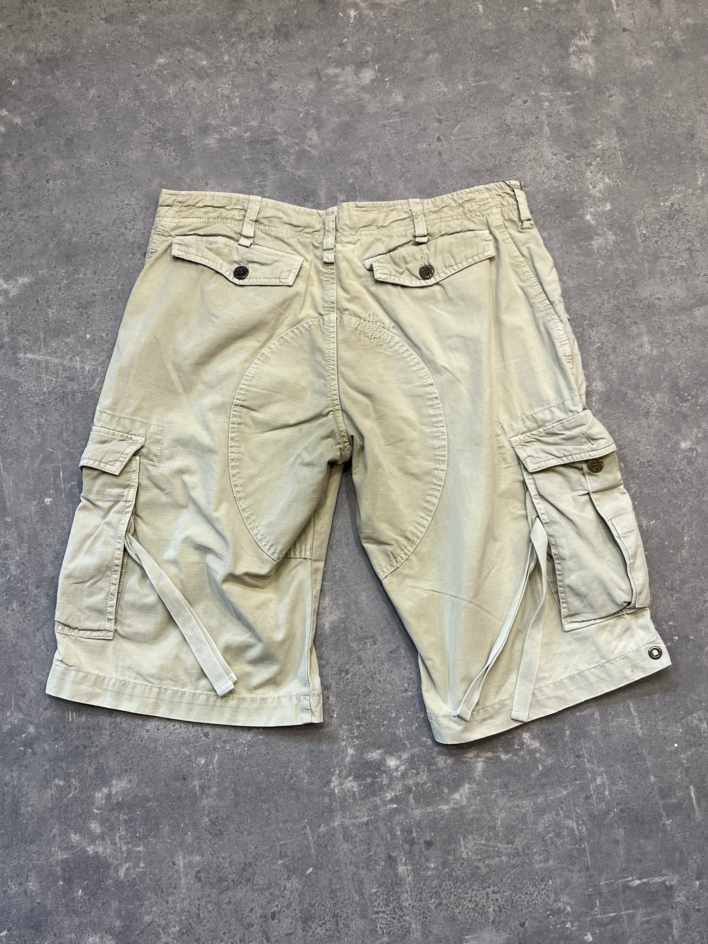 Short cargo